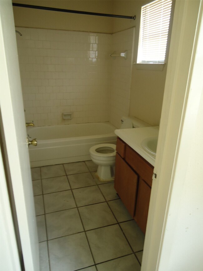 Building Photo - 18719 Lippizaner Dr