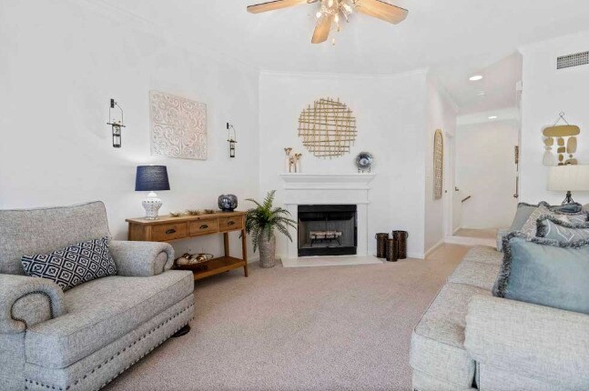 Building Photo - Open, Light, Inviting