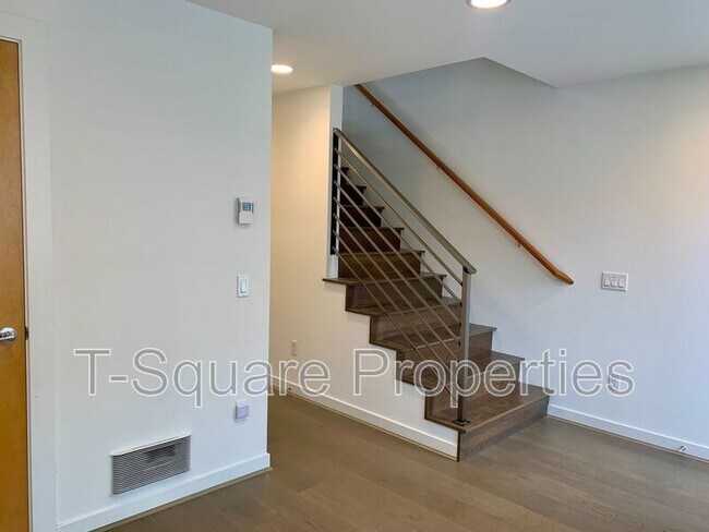 Building Photo - 3905 SW Findlay St