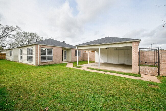 Building Photo - 15807 Los Altos Dr