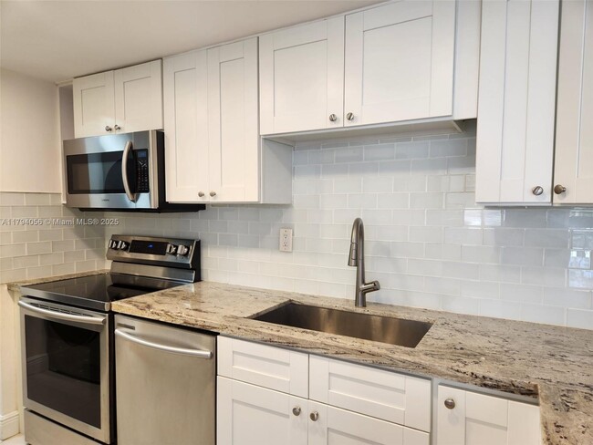 Building Photo - 5201 Orduna Dr