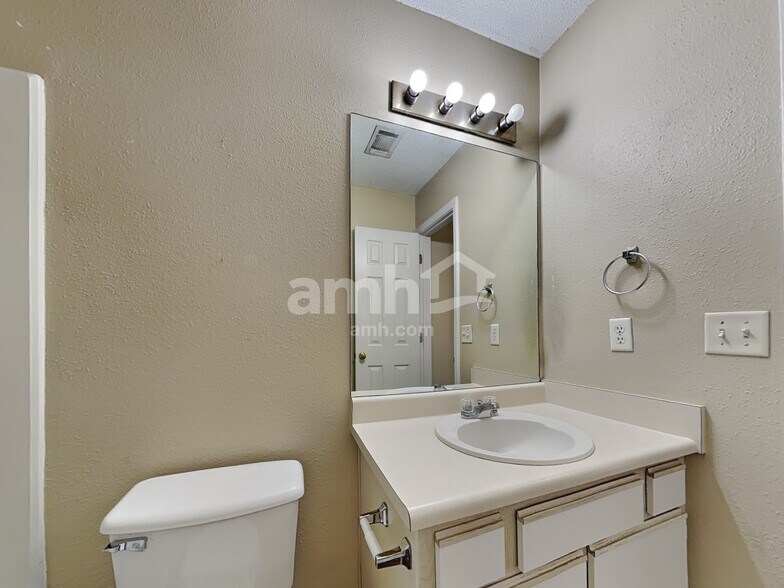 Building Photo - 106 Habitat Dr