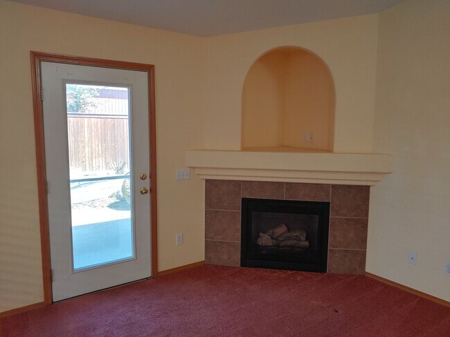 Building Photo - Quiet Neighborhood 55+Community-front landscaping included