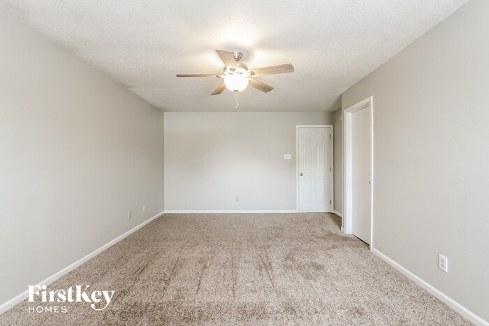 Building Photo - 1262 Kenwood Dr