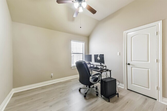 Building Photo - 13010 Gentle Water Dr