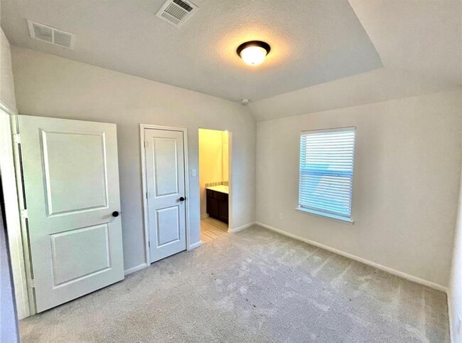 Building Photo - 7027 House Wren Ct