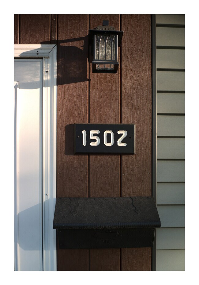 Building Photo - 1502 12th Ave S