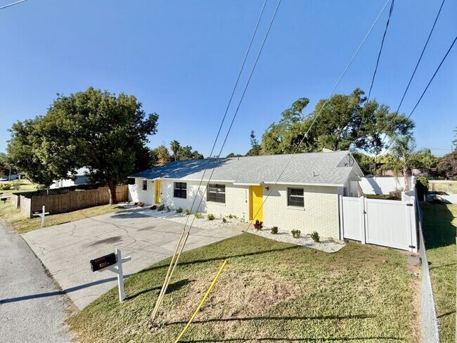 Building Photo - 5212 Peach Ave