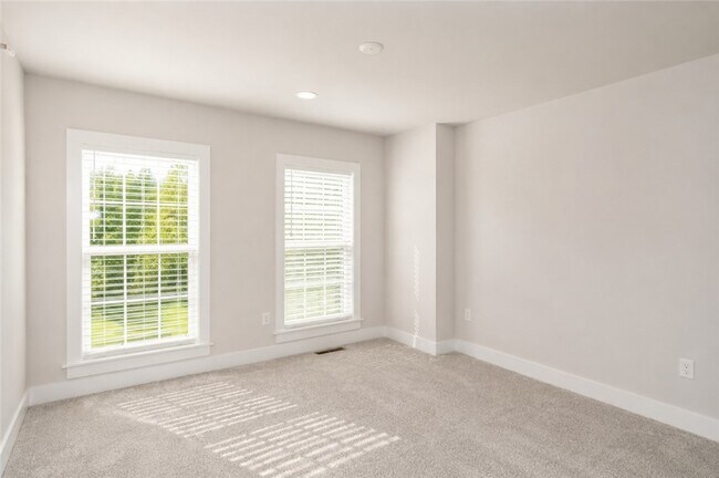Building Photo - 701 Halcyon Ln