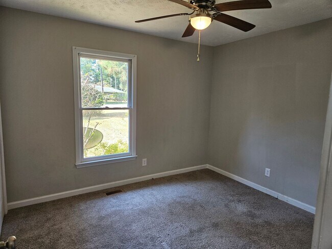 Building Photo - 792 Whispering Pines Rd