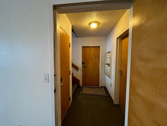 Building Photo - 2 bedroom condo for rent