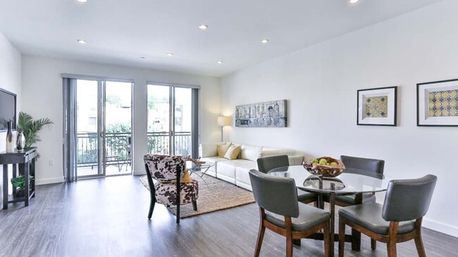 Building Photo - 4354 Teesdale Ave