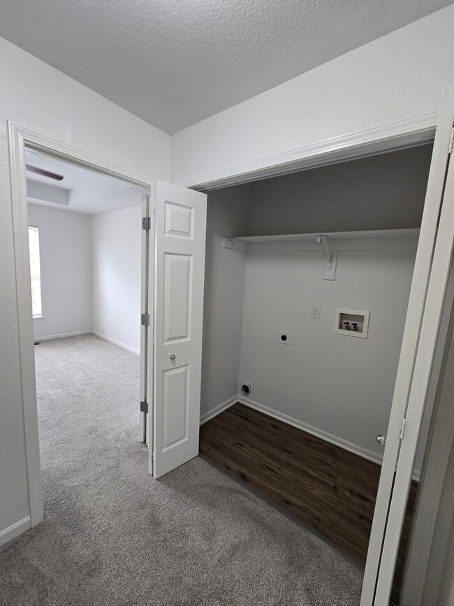 Building Photo - 3 bedroom duplex