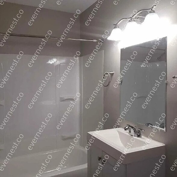 Building Photo - 475 Lowe Cir