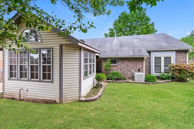 Building Photo - 7073 Gleneagles Dr