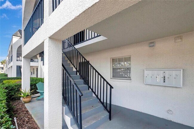 Building Photo - 709 Russell Ln