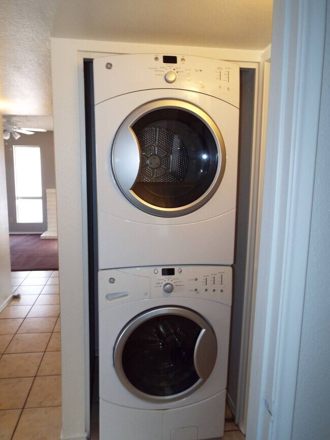 Building Photo - 2 BEDROOM 2 BATHROOM TEMPE CONDO