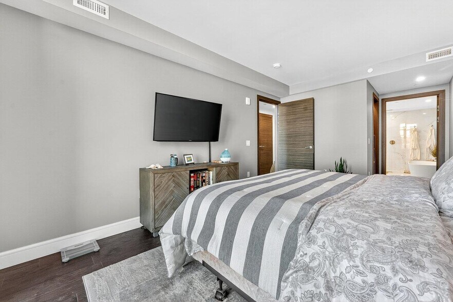 Building Photo - 8701 Churchill Rd