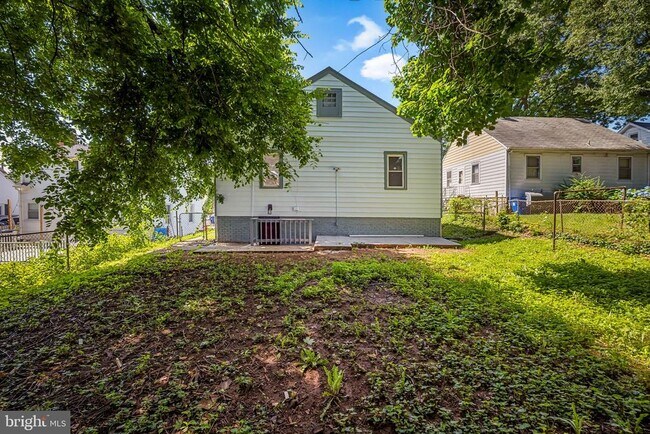 Building Photo - 3714 W Cold Spring Ln