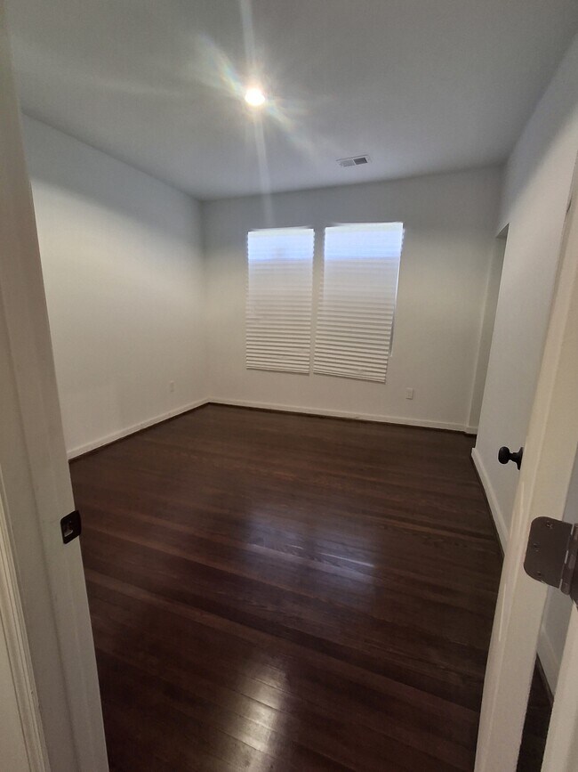 Building Photo - 1220 Alabama Ave SW