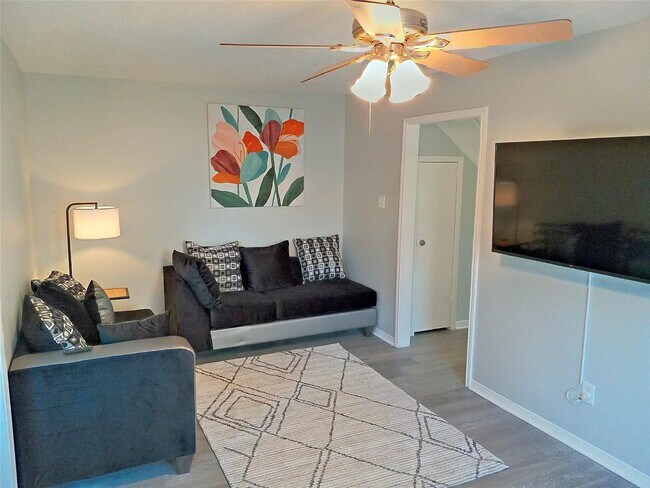 Building Photo - 800 Country Pl Dr