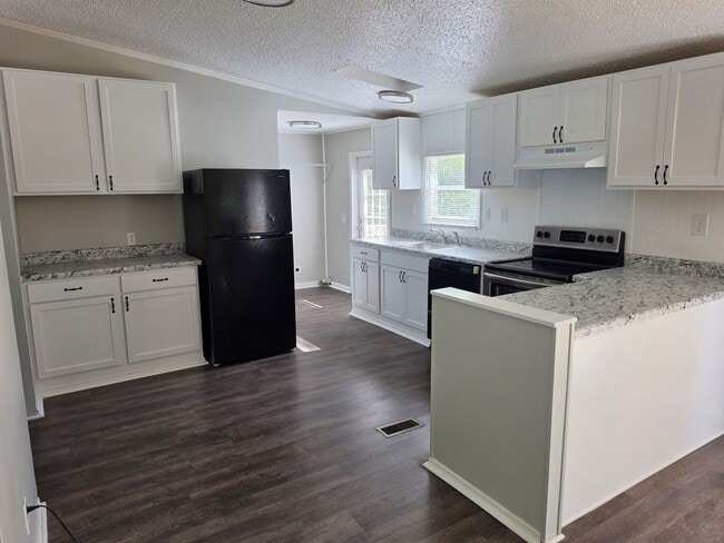 Building Photo - 3 bedrooms 2 baths