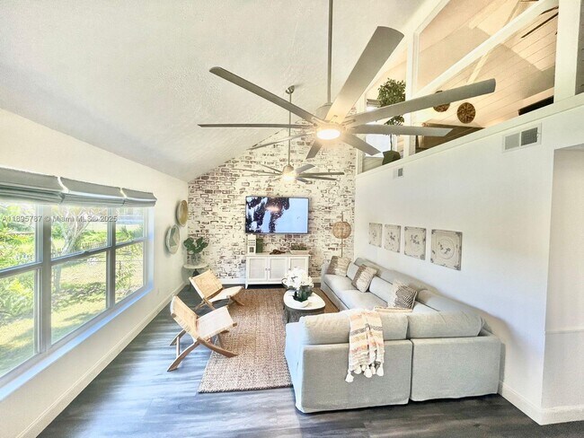 Building Photo - 4700 Regina Dr