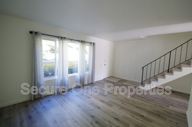Building Photo - 491 Serento Cir