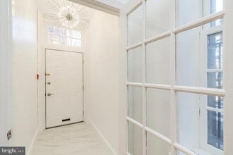 Building Photo - 422 S 15th St