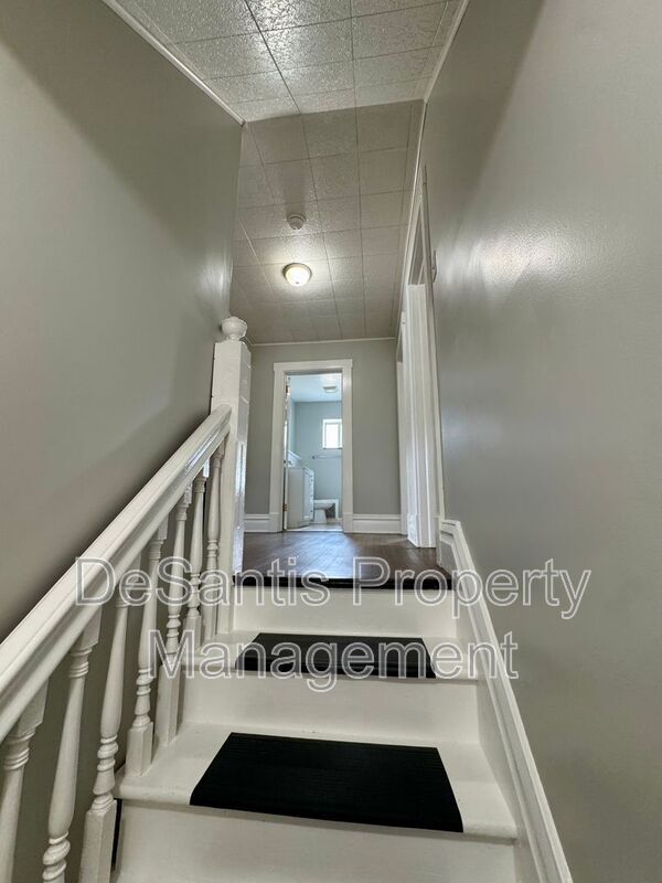 Building Photo - 227 5th Ave