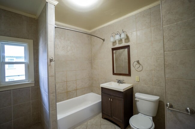 Building Photo - 107 Bristol Pl