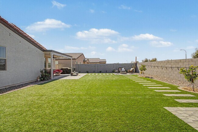 Building Photo - 2548 W Grenadine Rd