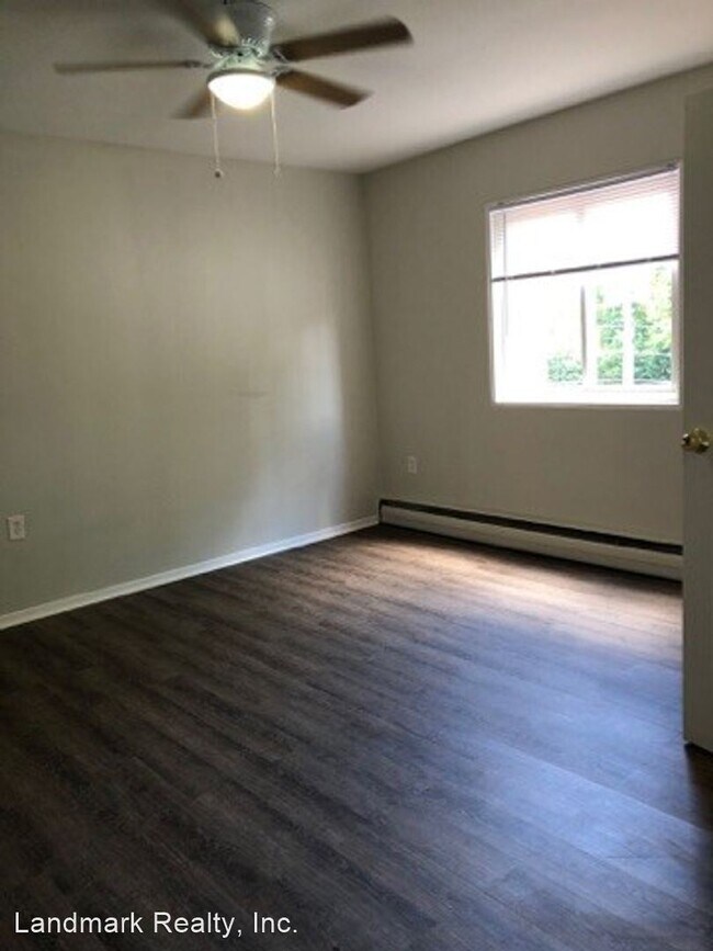 Building Photo - 9 E Deer Park Dr