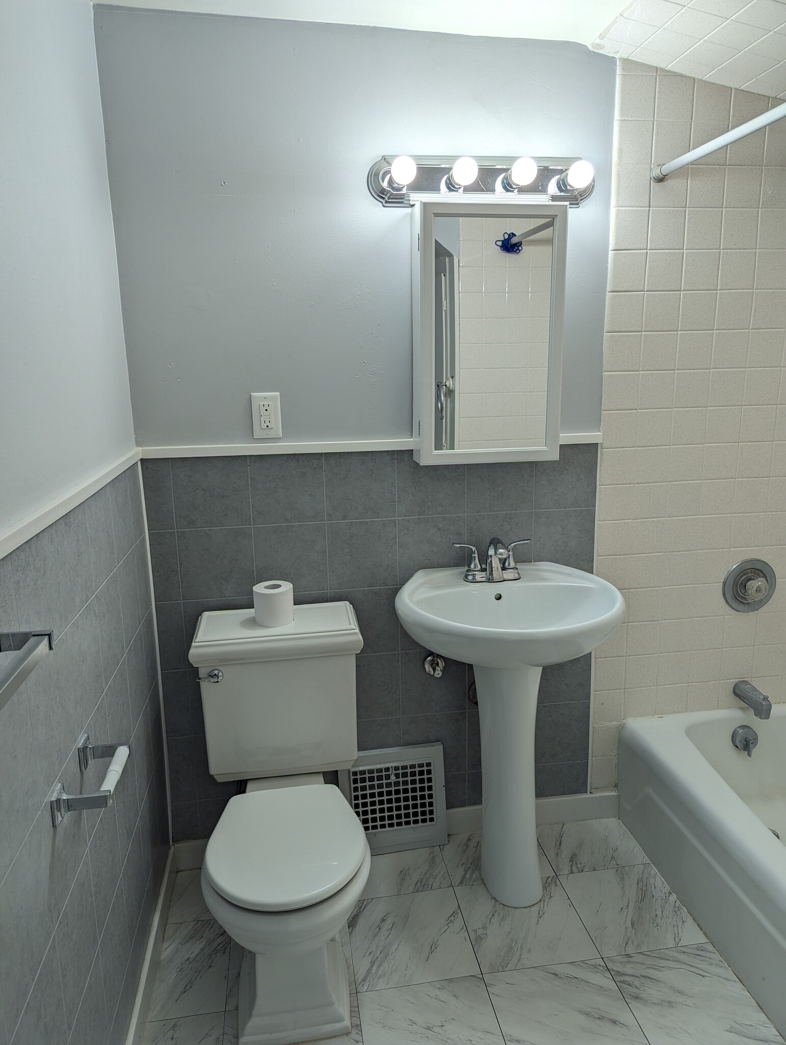 Bathroom - 820 W Glendale Ave