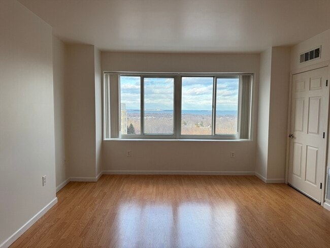 Building Photo - 1 Cityview Ln