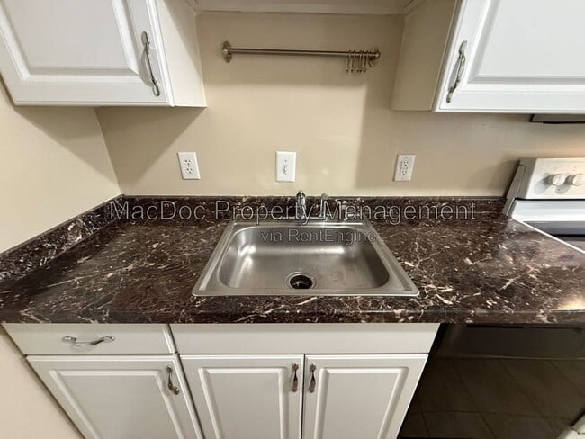 Building Photo - 14611 Earlham Ct