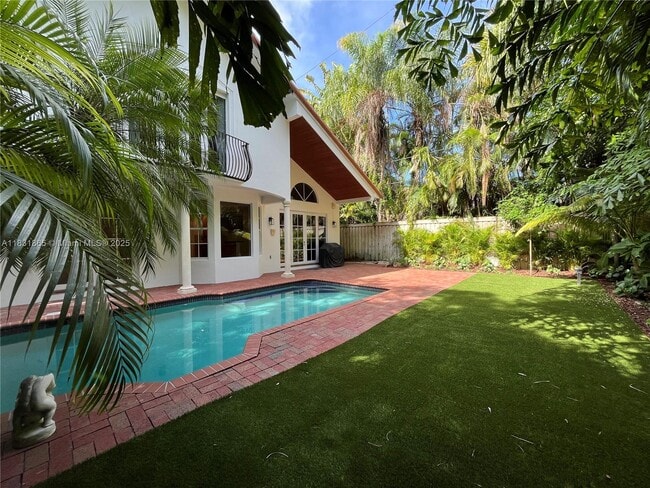 Building Photo - 4110 Pamona Ave