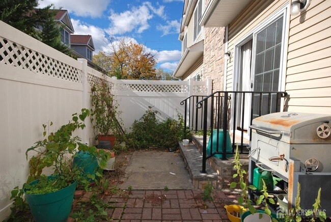 Building Photo - 32 Cinder Rd