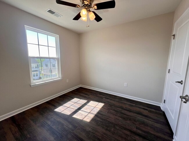Building Photo - 2070 Elm Tree Ct