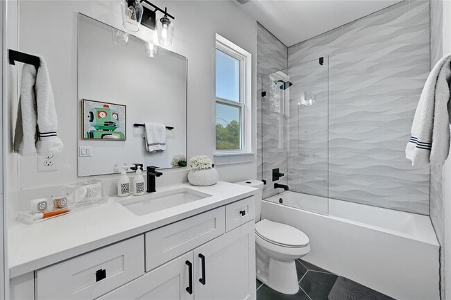 Building Photo - 2909 Kuhlman Ave