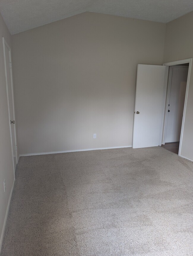 Building Photo - Charming 2 beds 2 baths in Spring!