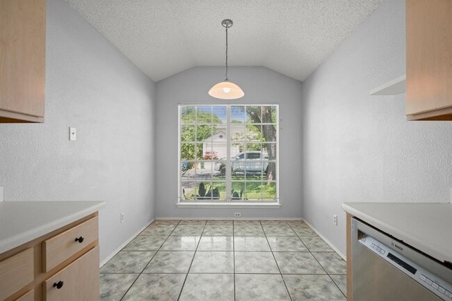 Building Photo - 8133 Tockington Way