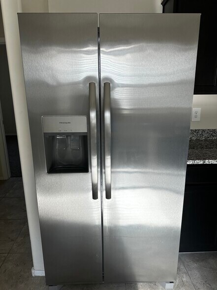 Building Photo - 35288 W San Alvarez Ave