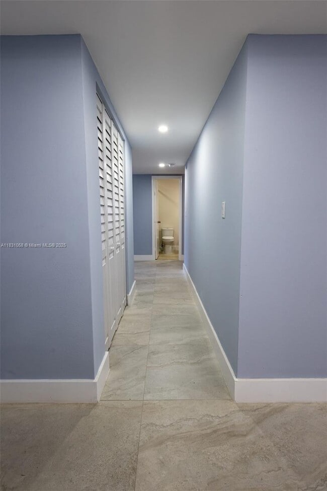 Building Photo - 20350 W Country Club Dr
