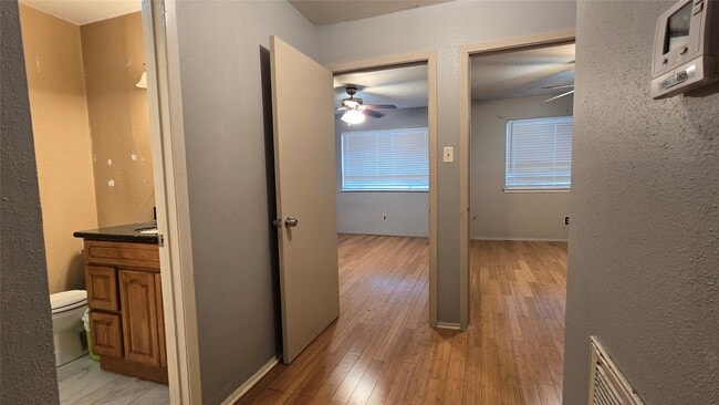 Building Photo - 7913 Grove Ridge Dr