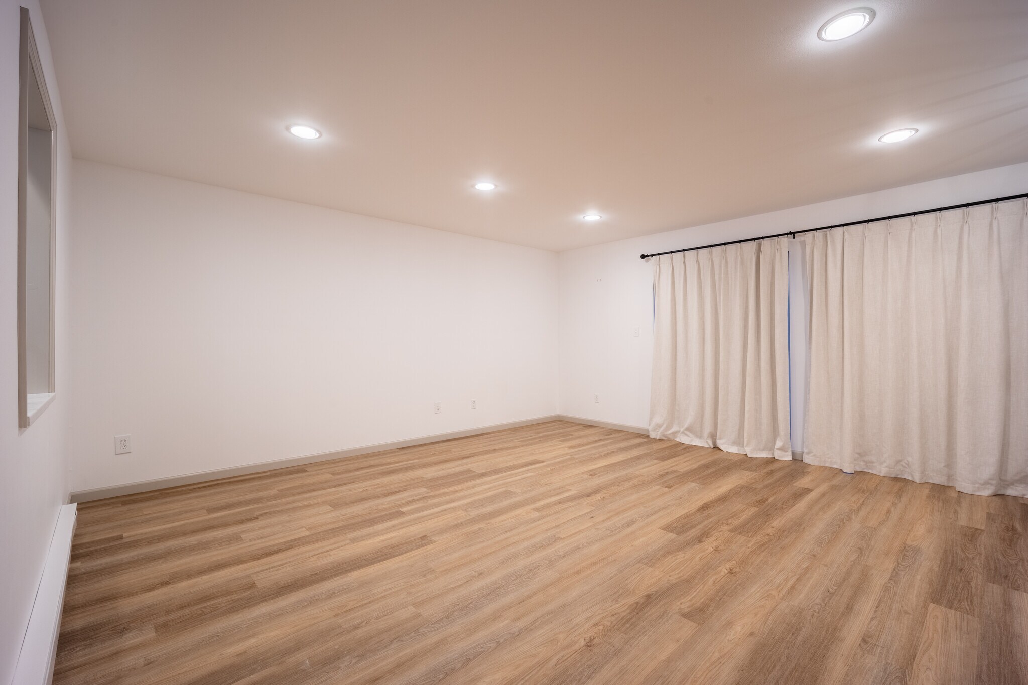 Building Photo - 404 Chelsea Cv S