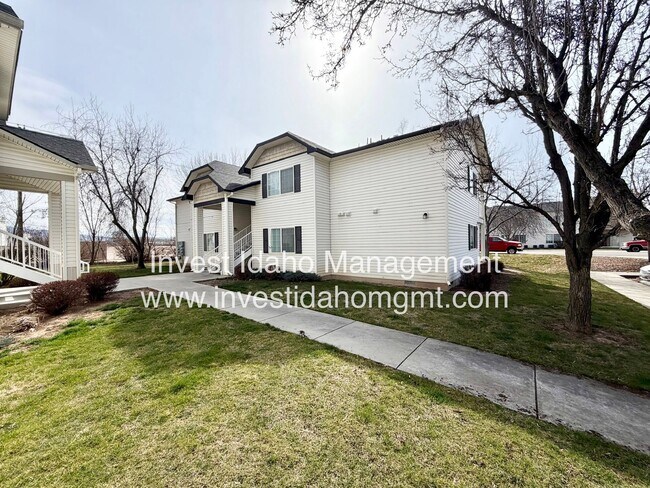 Building Photo - Avenger Lane