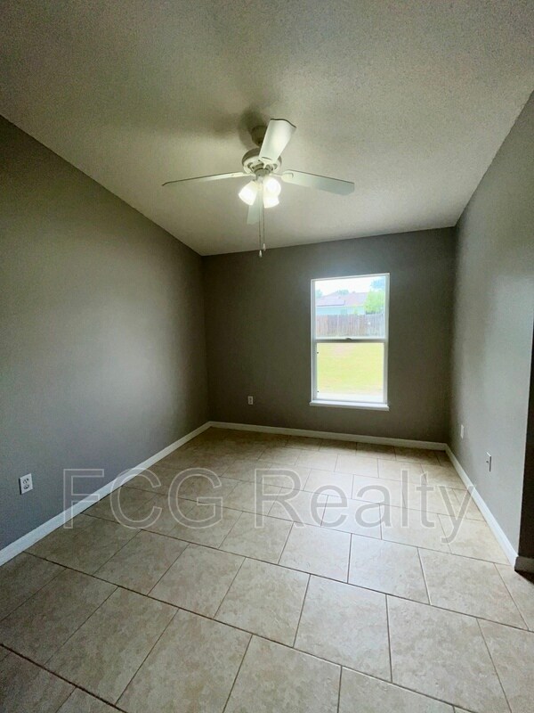 Building Photo - 5819 Windridge Dr