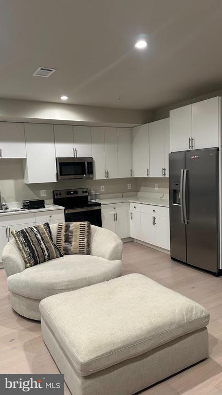 Building Photo - 235 Valley Ave SE