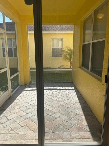 Building Photo - 9426 Windrift Cir